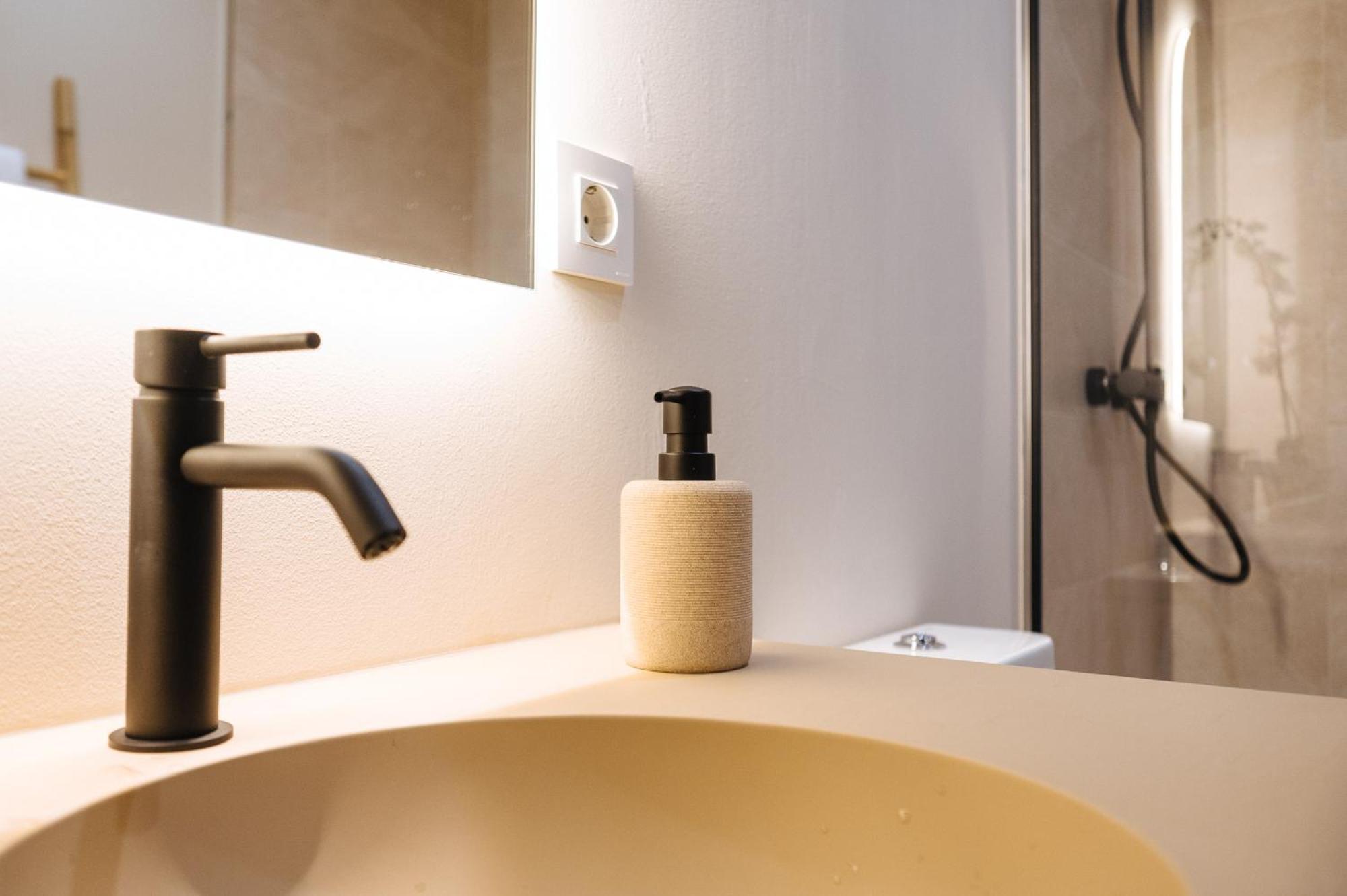 New Hostly Alameda Seville