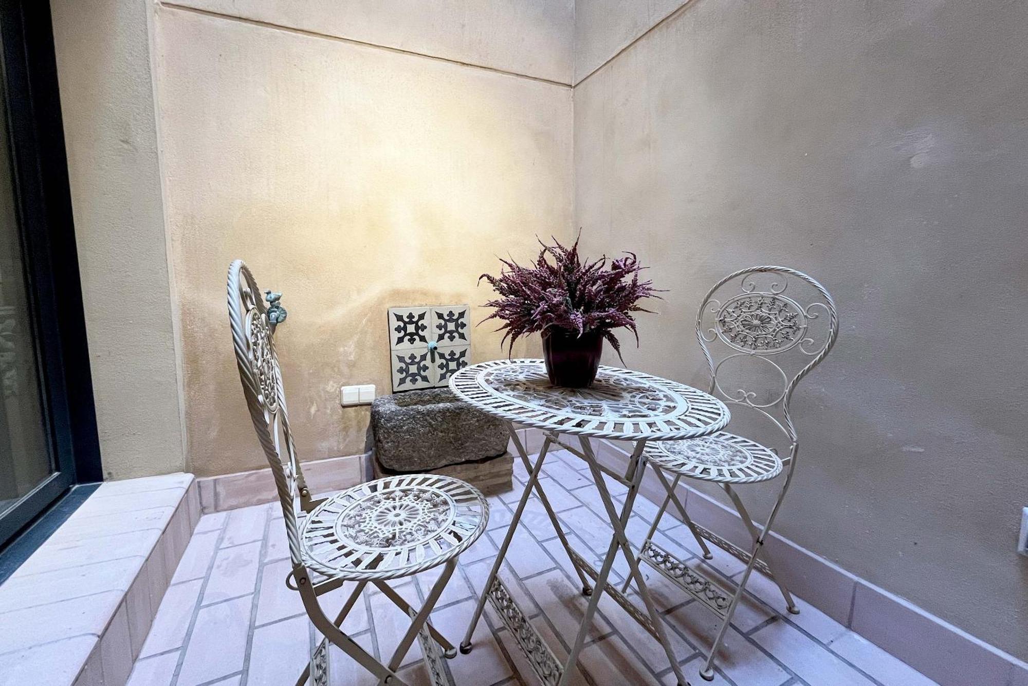 Apartment Genteel Rodrigo Caro