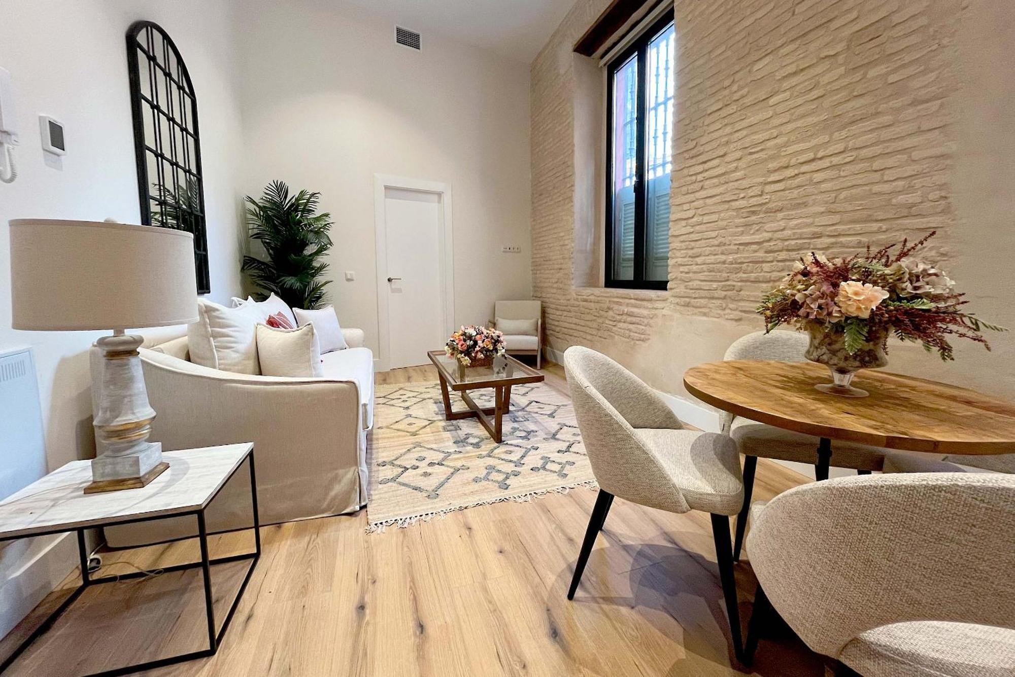 Genteel Rodrigo Caro Apartment *