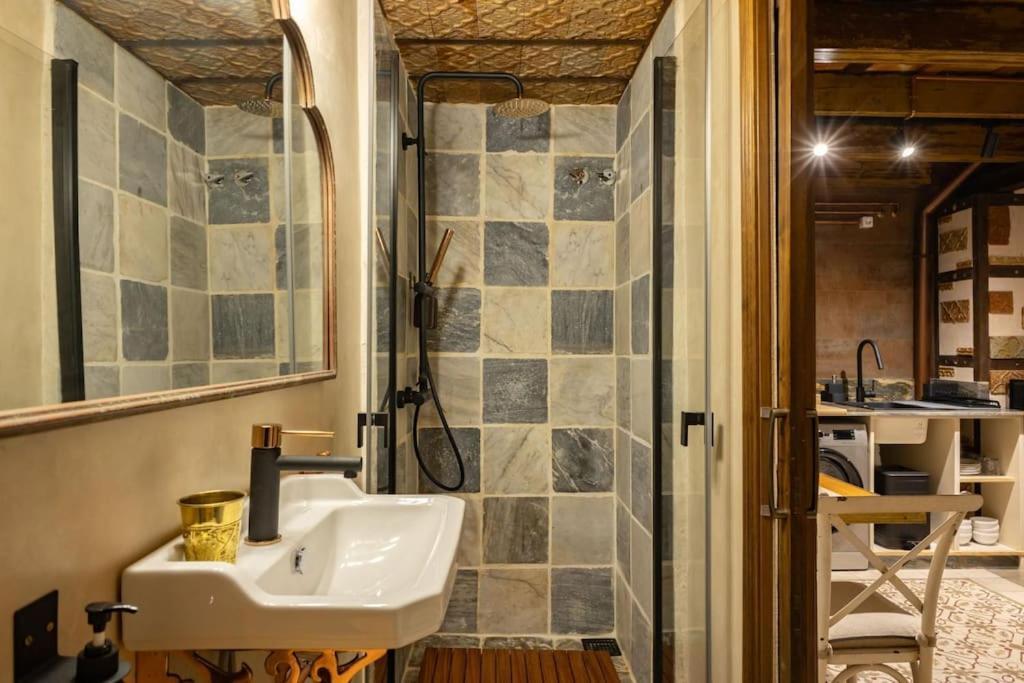 Triana Deluxe Duplex Apartment *