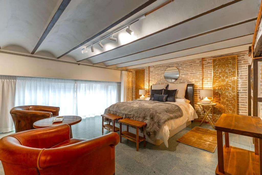 Triana Deluxe Duplex Apartment *