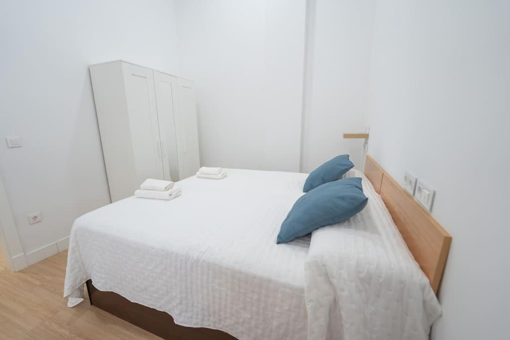 Estudio A Estrenar En San Bernardo Seville