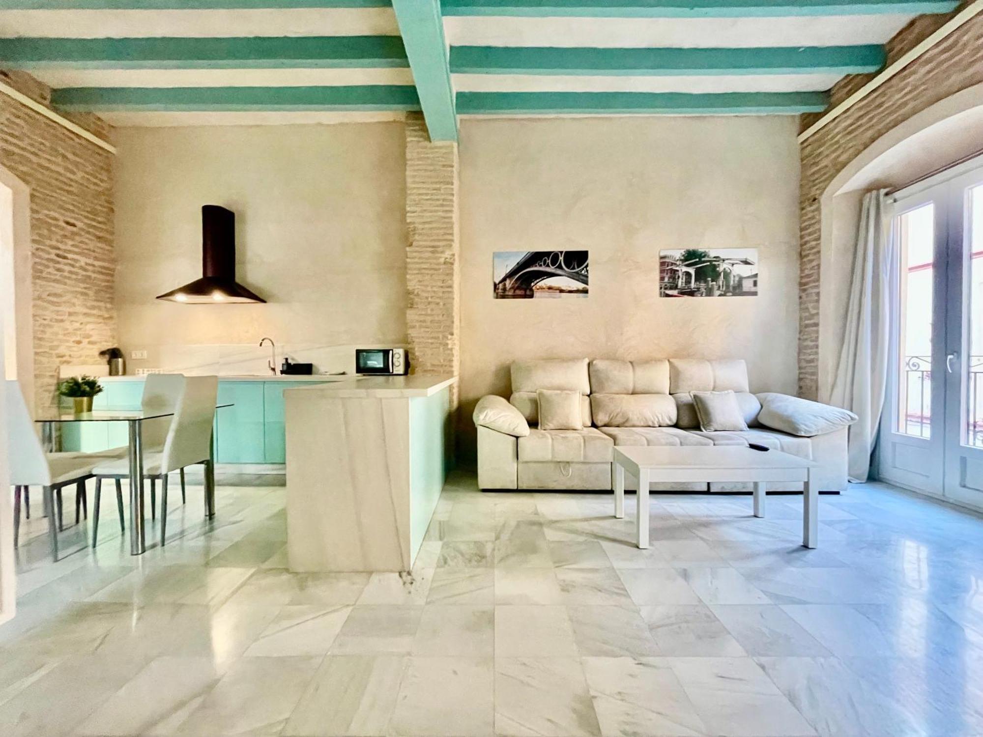 Click Triana Apartamento