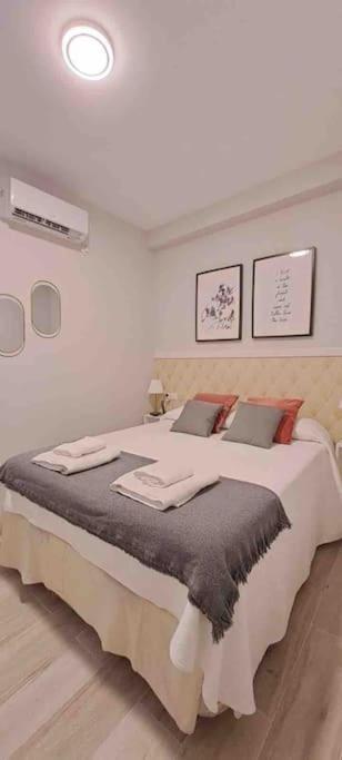Apartment En Triana: Junto San Jacinto Parking Opcional Seville