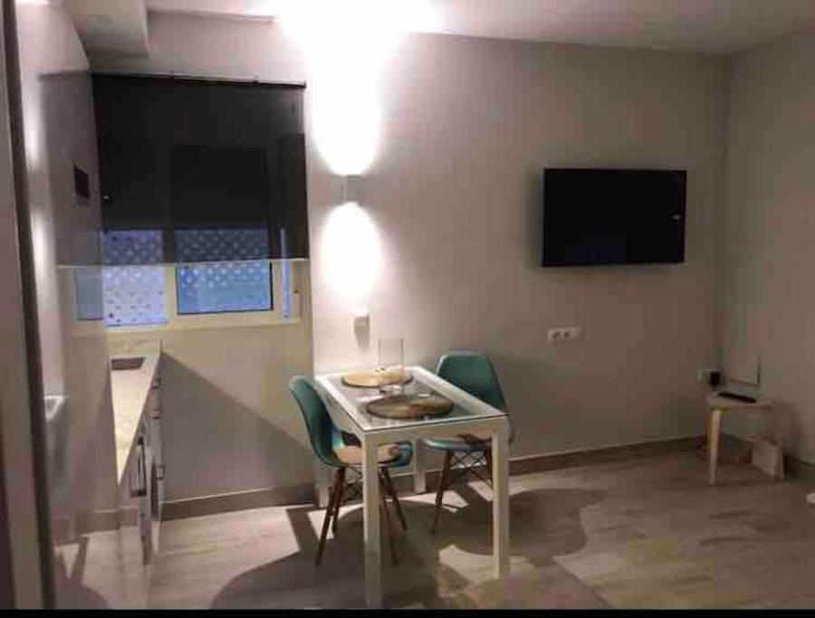 En Triana: Junto San Jacinto Parking Opcional Apartment