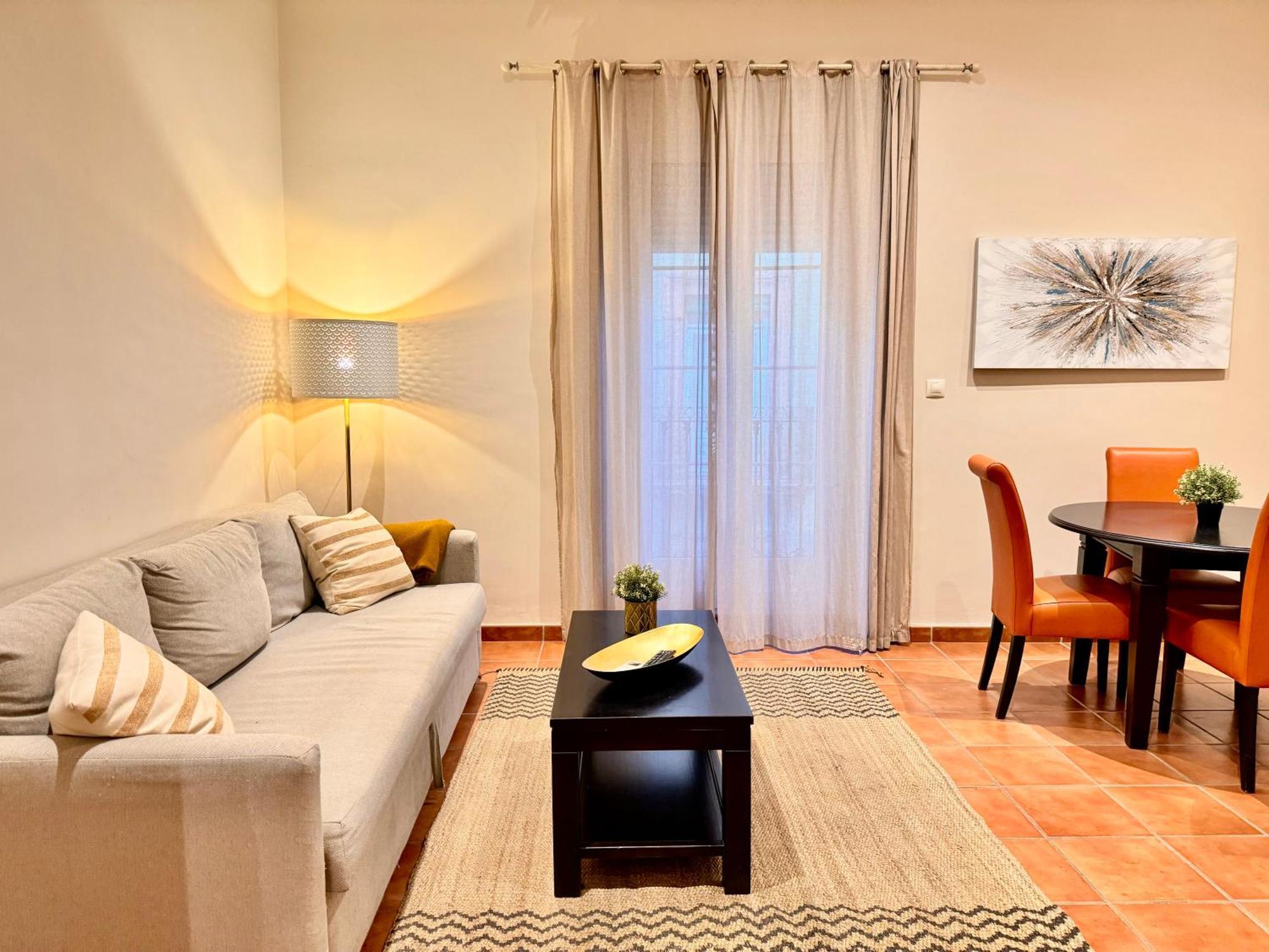 Modern Duplex Center 2d2b Seville
