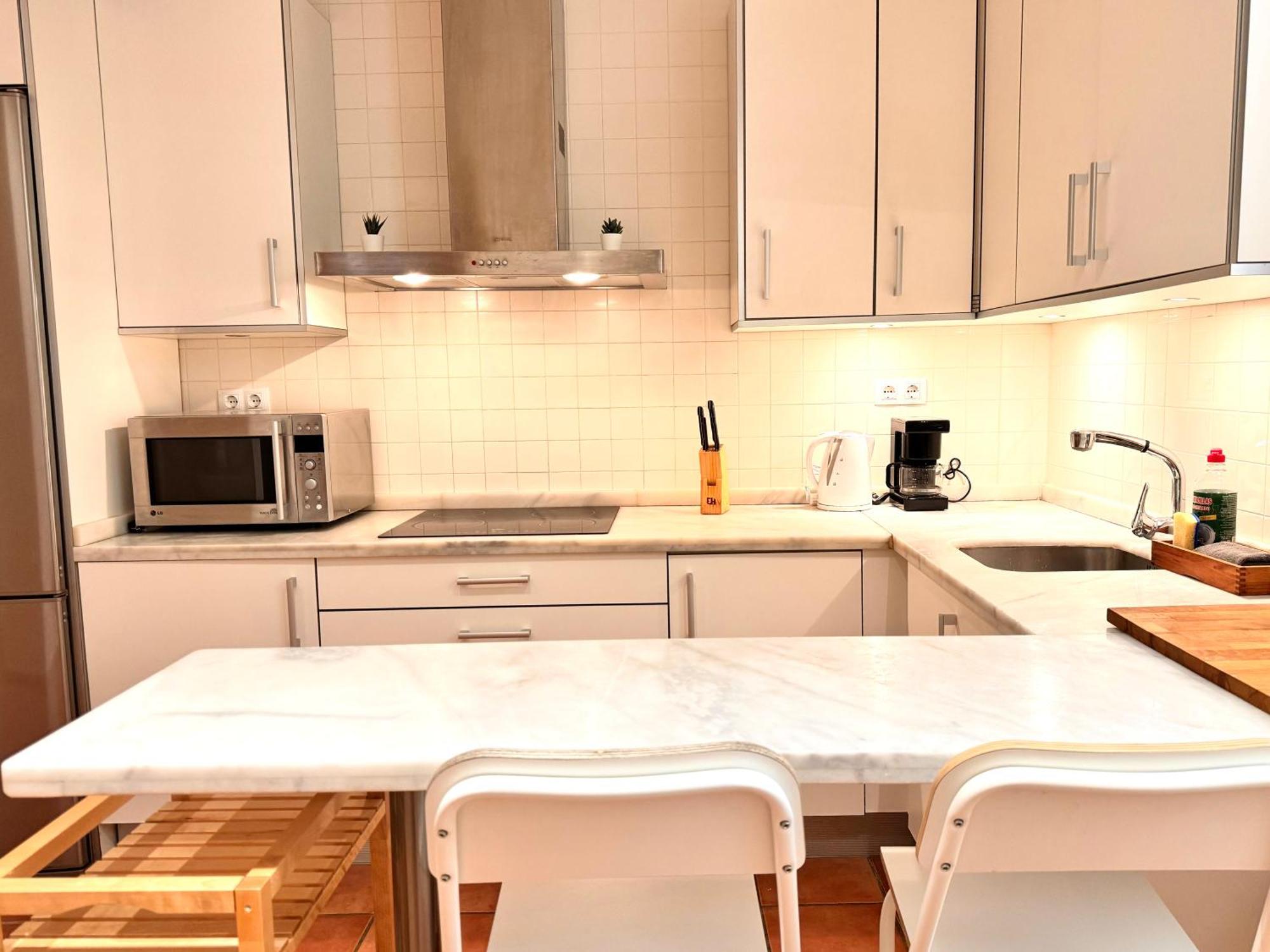 Apartment Modern Duplex Center 2d2b *