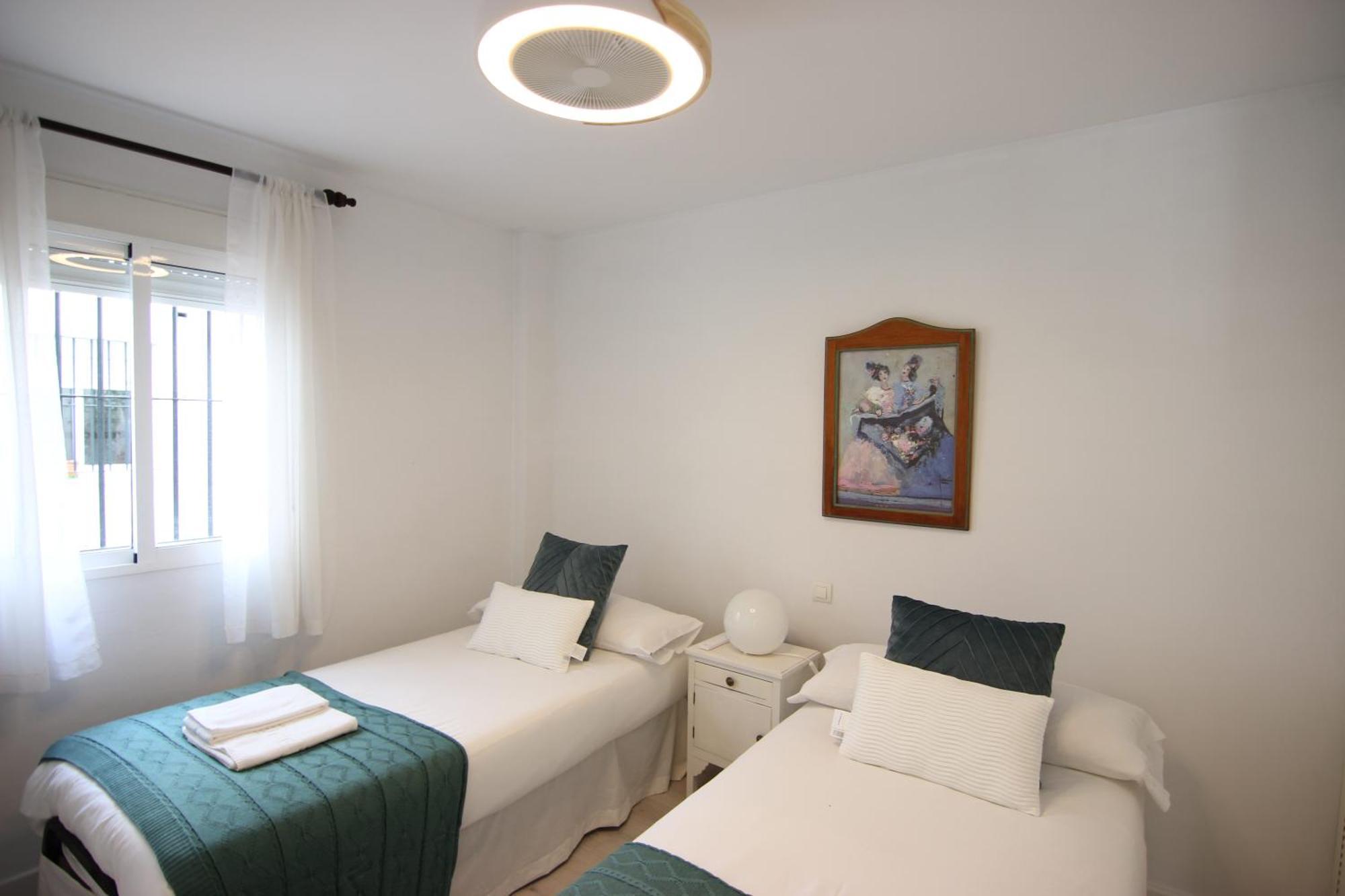 Apartment Rentalsevilla Espacioso Apartamento En La Alameda De Hercules Con Parking