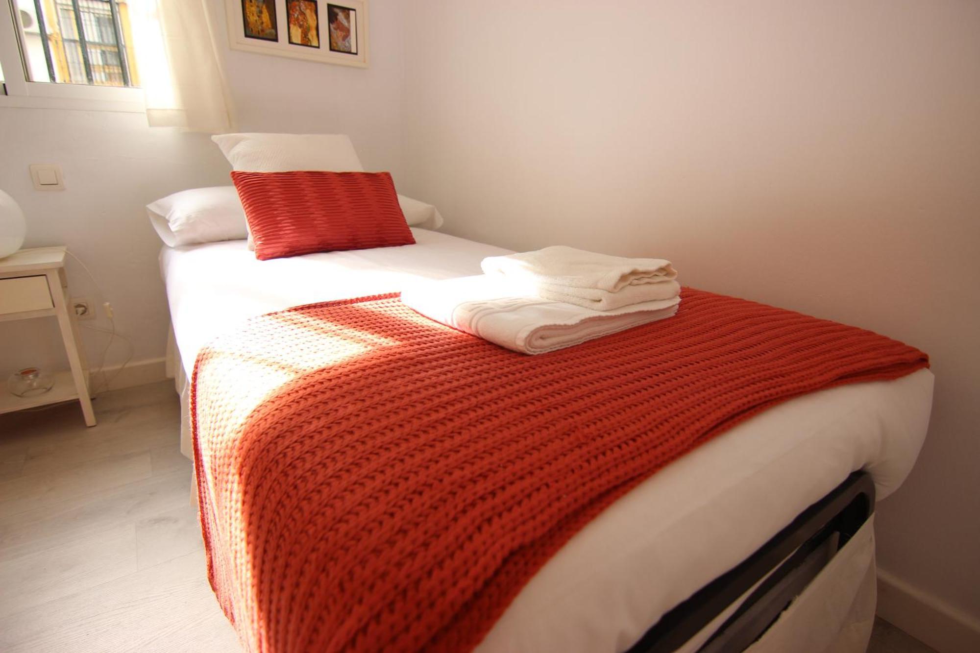 Apartment Rentalsevilla Espacioso Apartamento En La Alameda De Hercules Con Parking