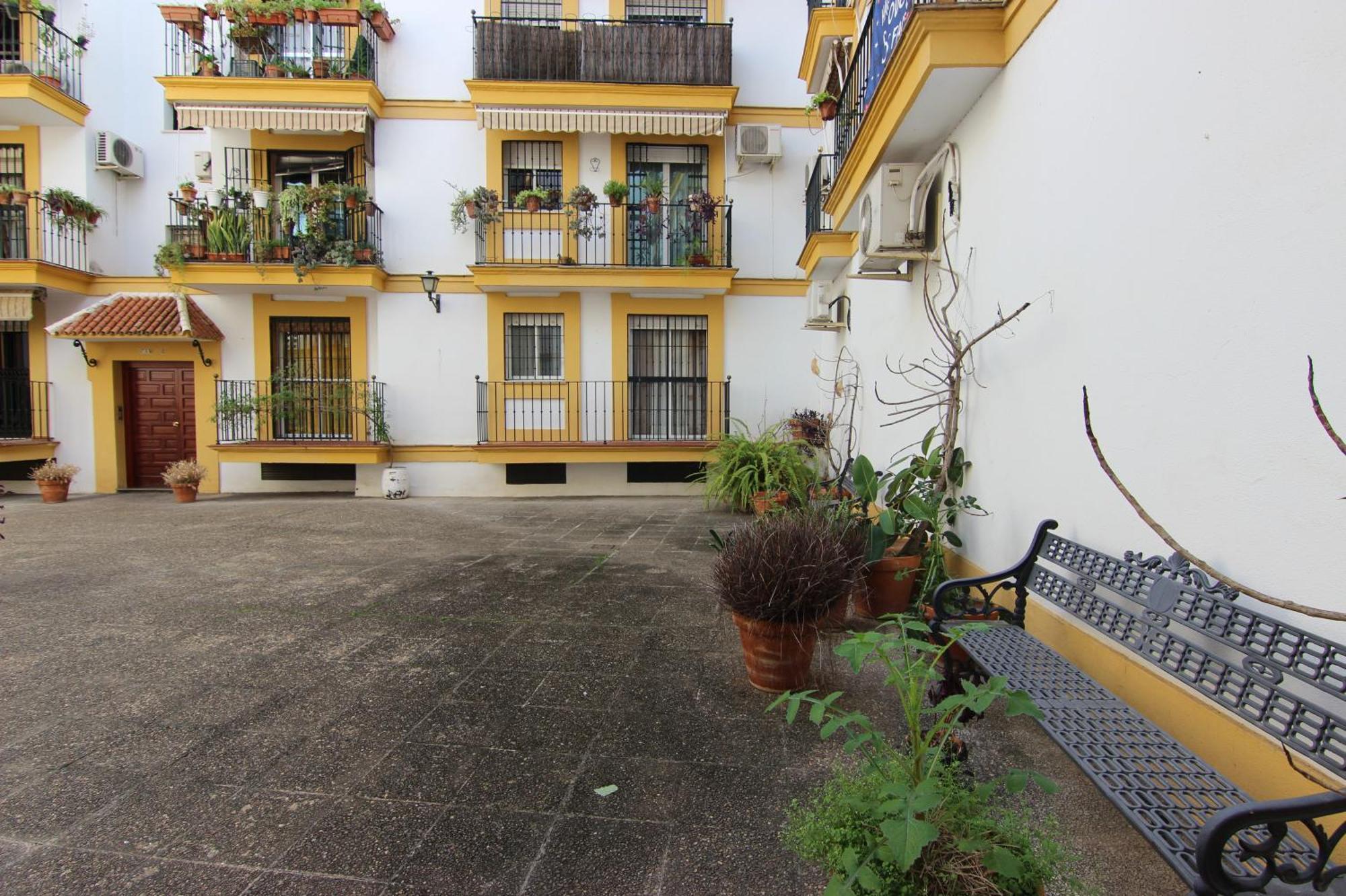 Apartment Rentalsevilla Espacioso Apartamento En La Alameda De Hercules Con Parking Seville