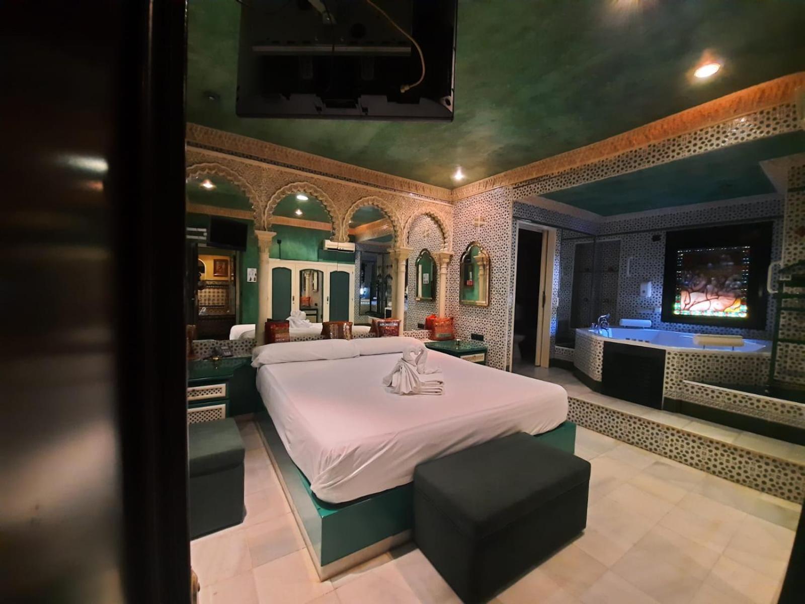 Avenida Andalucia - Solo Adultos Guest house