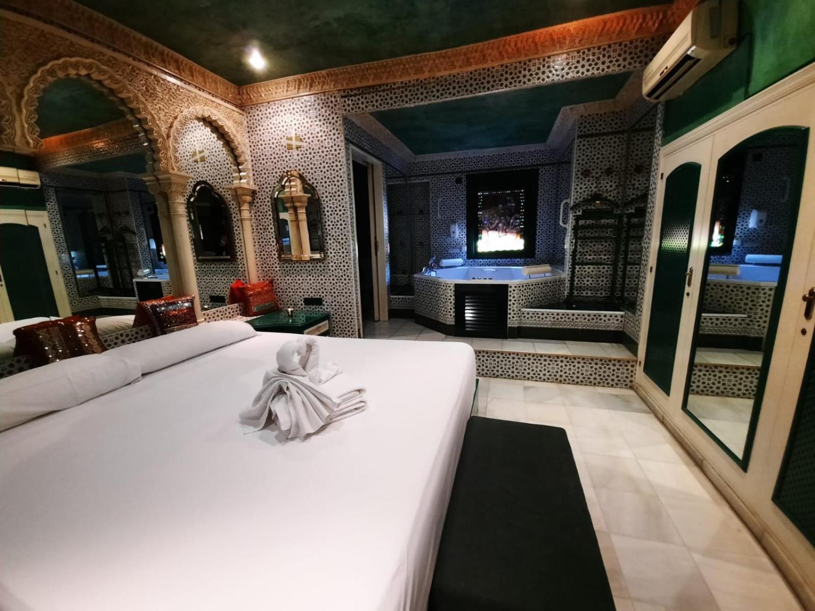 Avenida Andalucia - Solo Adultos Guest house