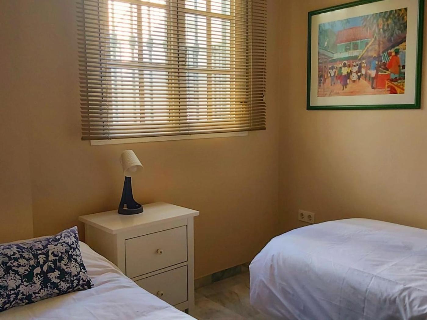 Junto A La Calle Betis: El Corazon De Triana Apartment Seville