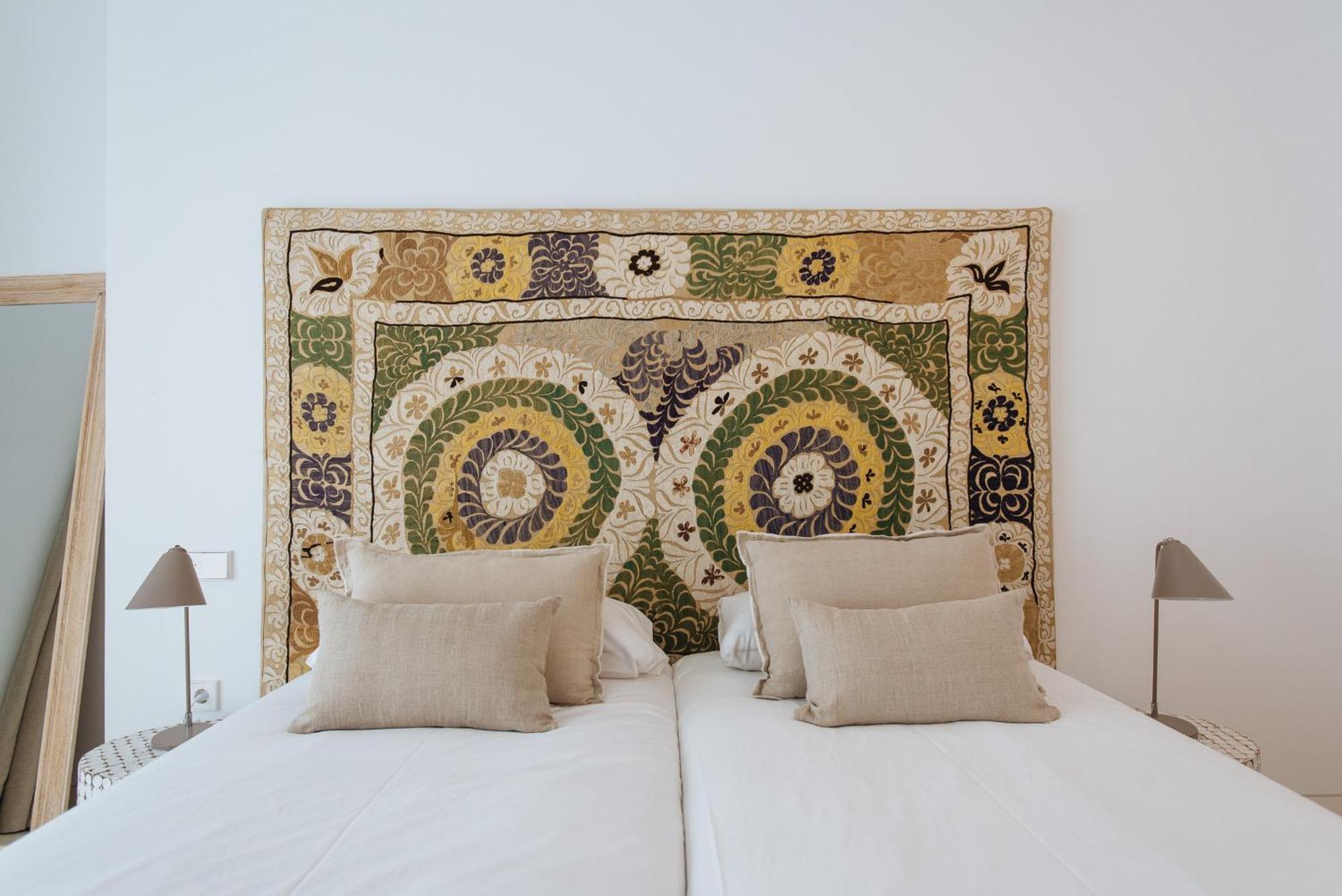 Eva Recommends Castellar Pool & Terrace Apartment *