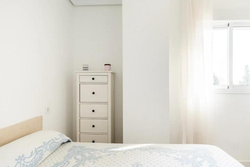Amplio Con 4 Y 2 Banos - Great With 4 - 2 Baths Apartment