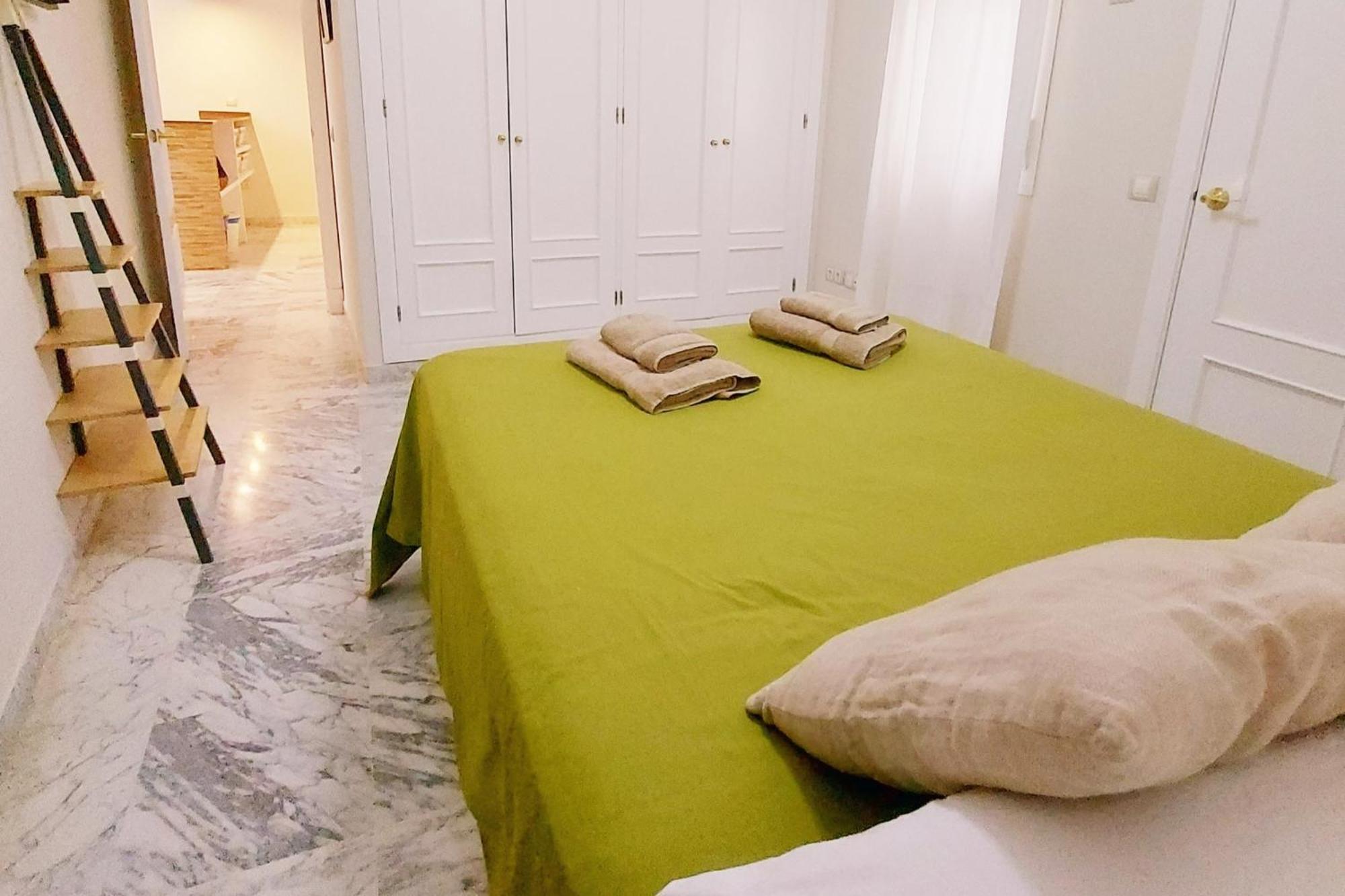 Cozy In Old Town Apartment *