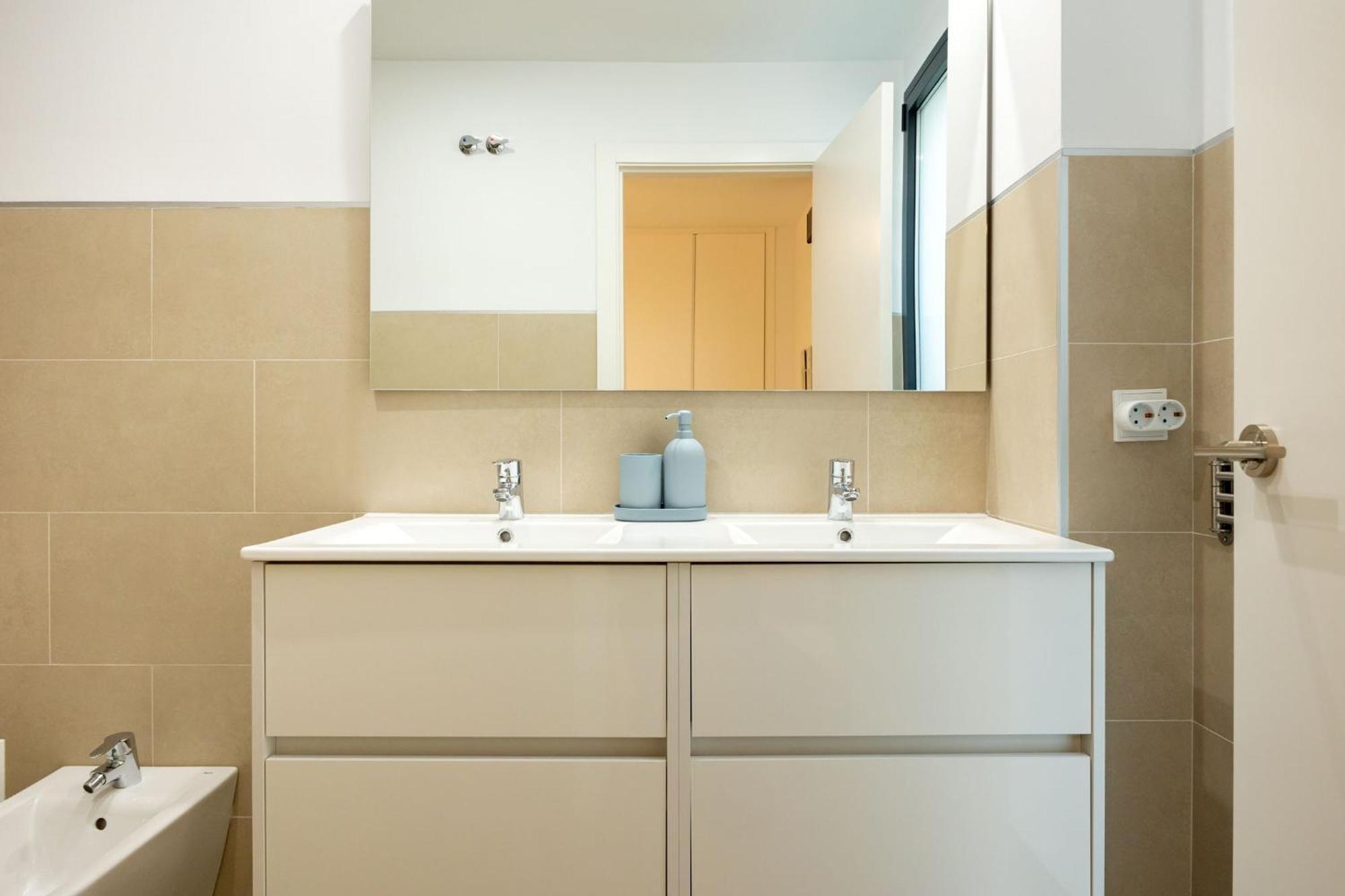 Charming 2 Bedroom Apartment By Torre Del Oro By Ocityzen Seville