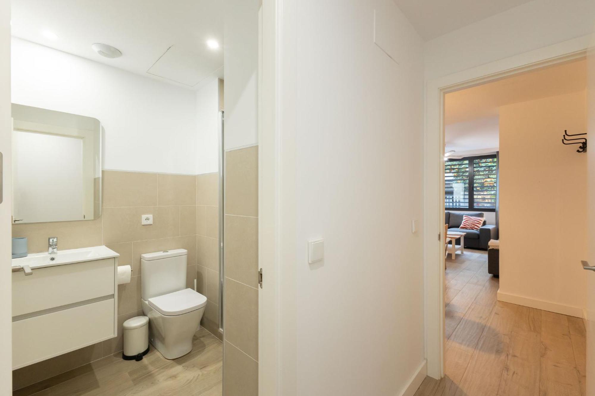 Apartment Charming 2 Bedroom Apartment By Torre Del Oro By Ocityzen *