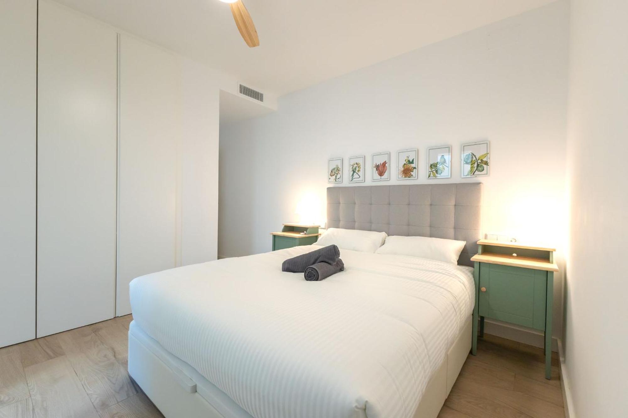 Charming 2 Bedroom Apartment By Torre Del Oro By Ocityzen