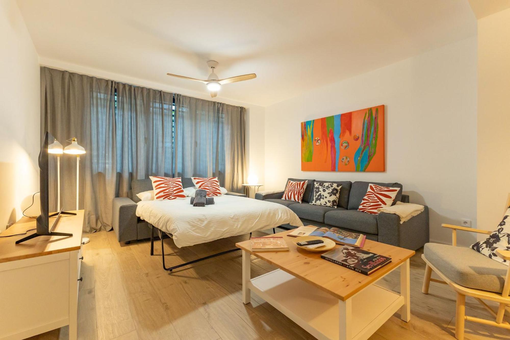 Apartment Charming 2 Bedroom Apartment By Torre Del Oro By Ocityzen *