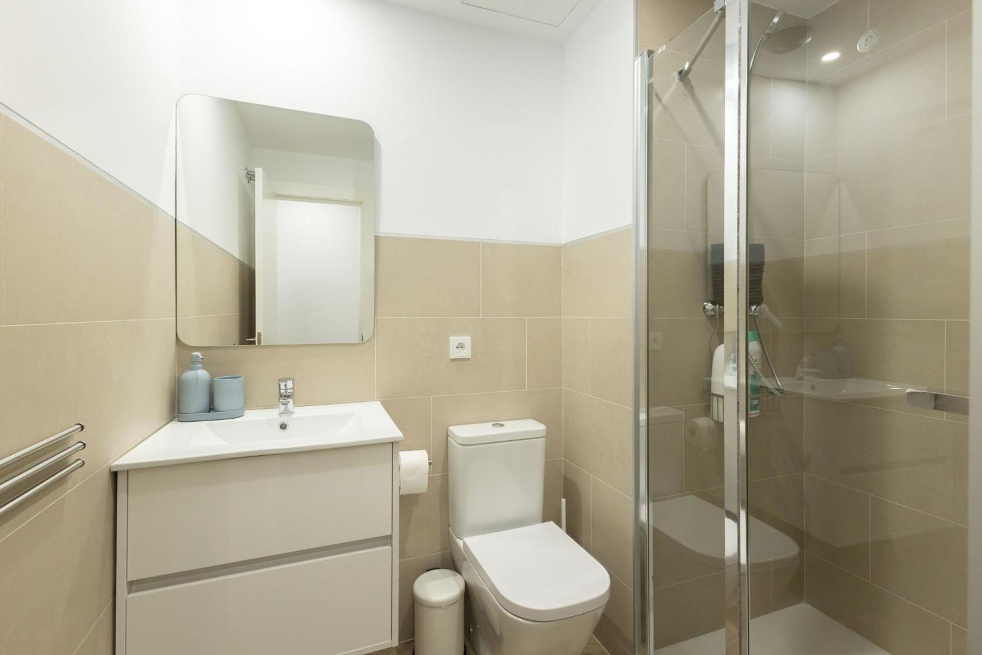 Apartment Charming 2 Bedroom Apartment By Torre Del Oro By Ocityzen *