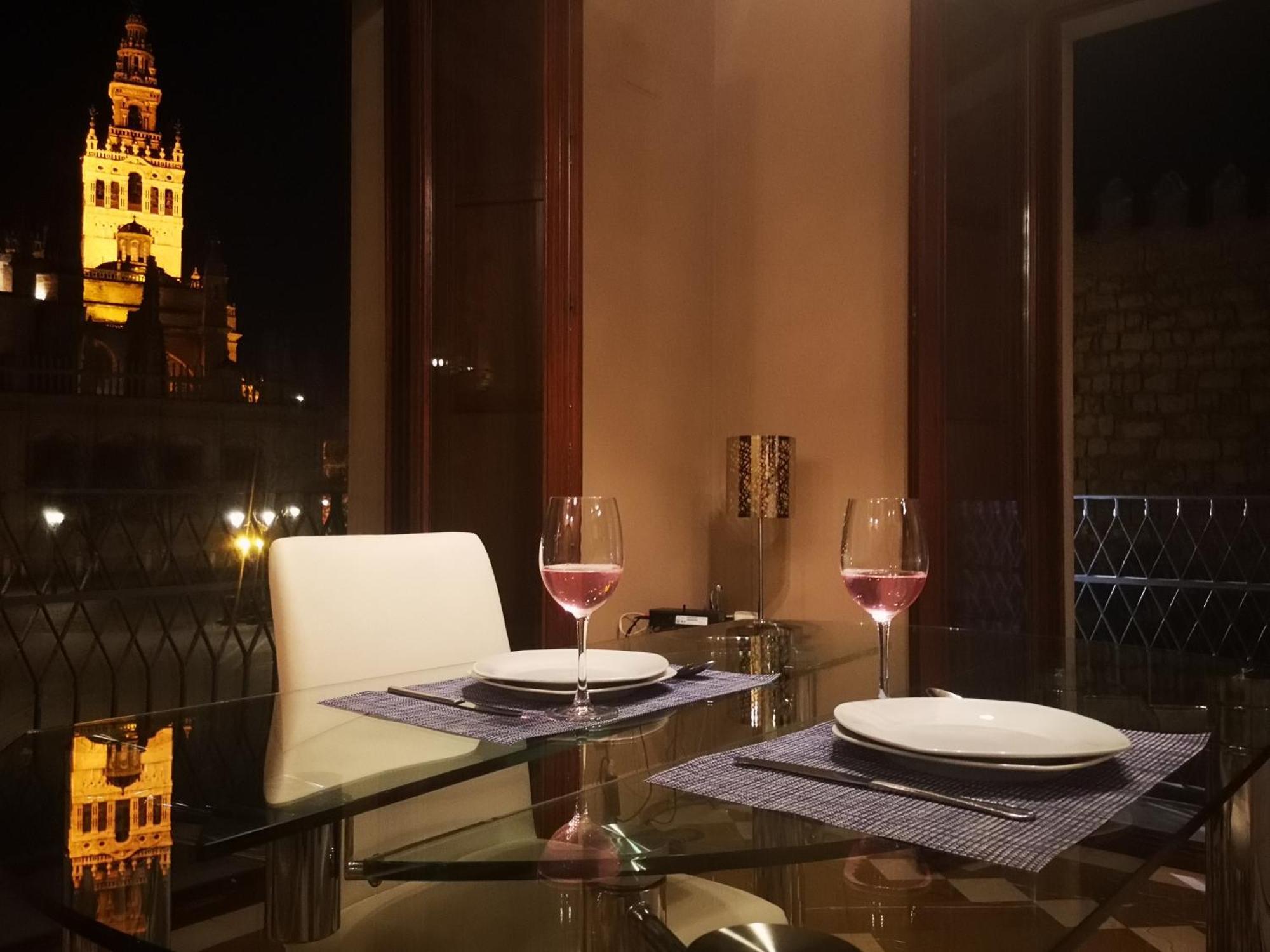 Luxury With Views To Alcazar, Cathedral And Giralda. Apartment Seville