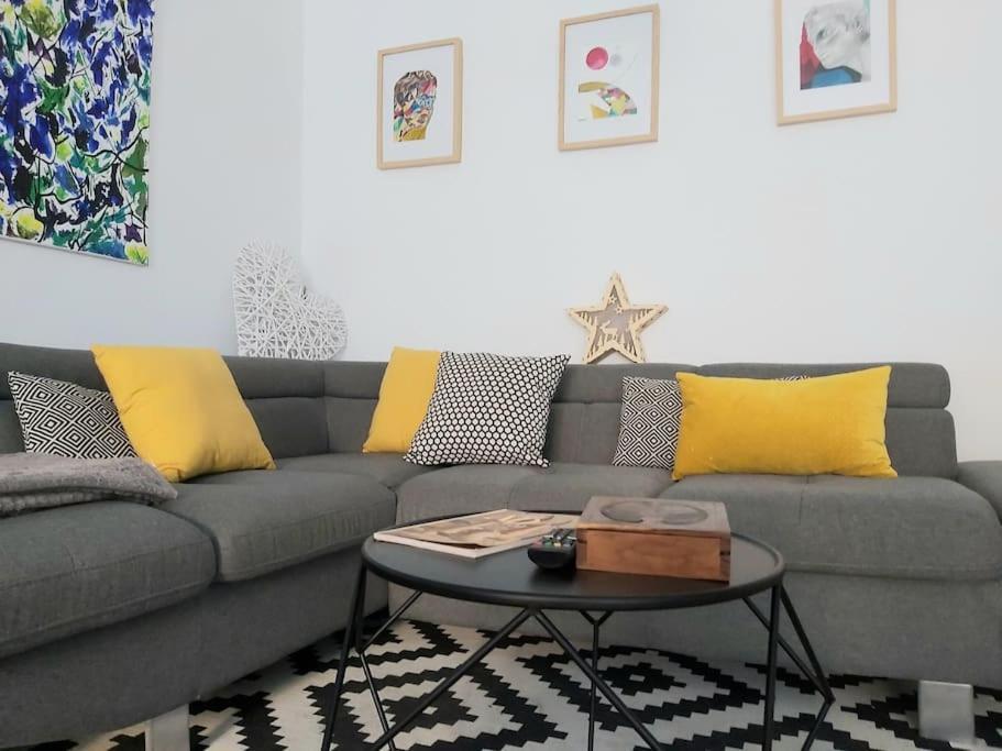 Luminoso En El Centro, Con Mucho Arte Apartamento