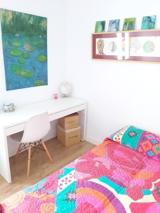 Apartamento Luminoso En El Centro, Con Mucho Arte *