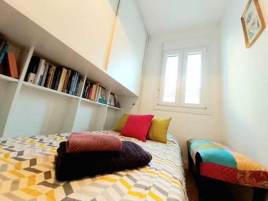Apartamento Luminoso En El Centro, Con Mucho Arte