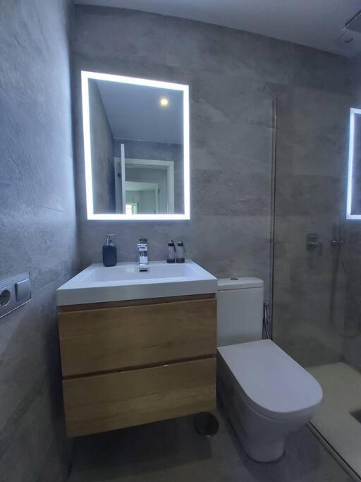 Luminoso En El Centro, Con Mucho Arte Apartamento