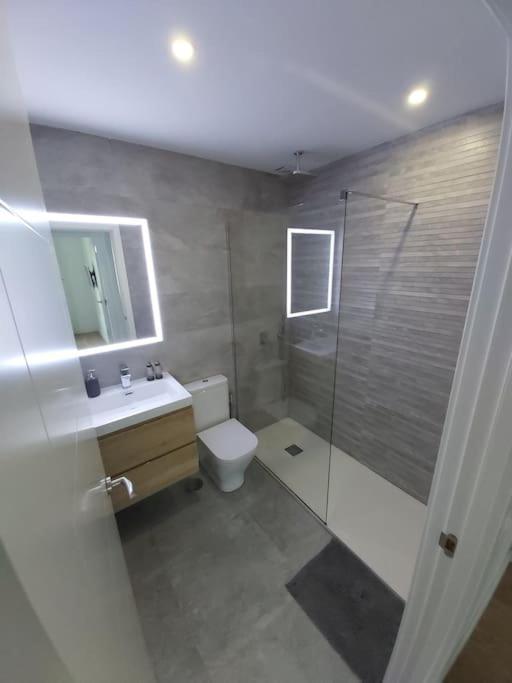 Apartamento Luminoso En El Centro, Con Mucho Arte *