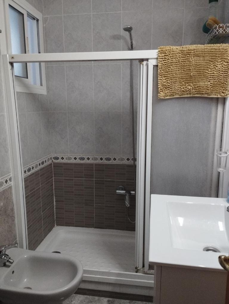 Privadas Con Cama Doble En Habitación en casa particular *