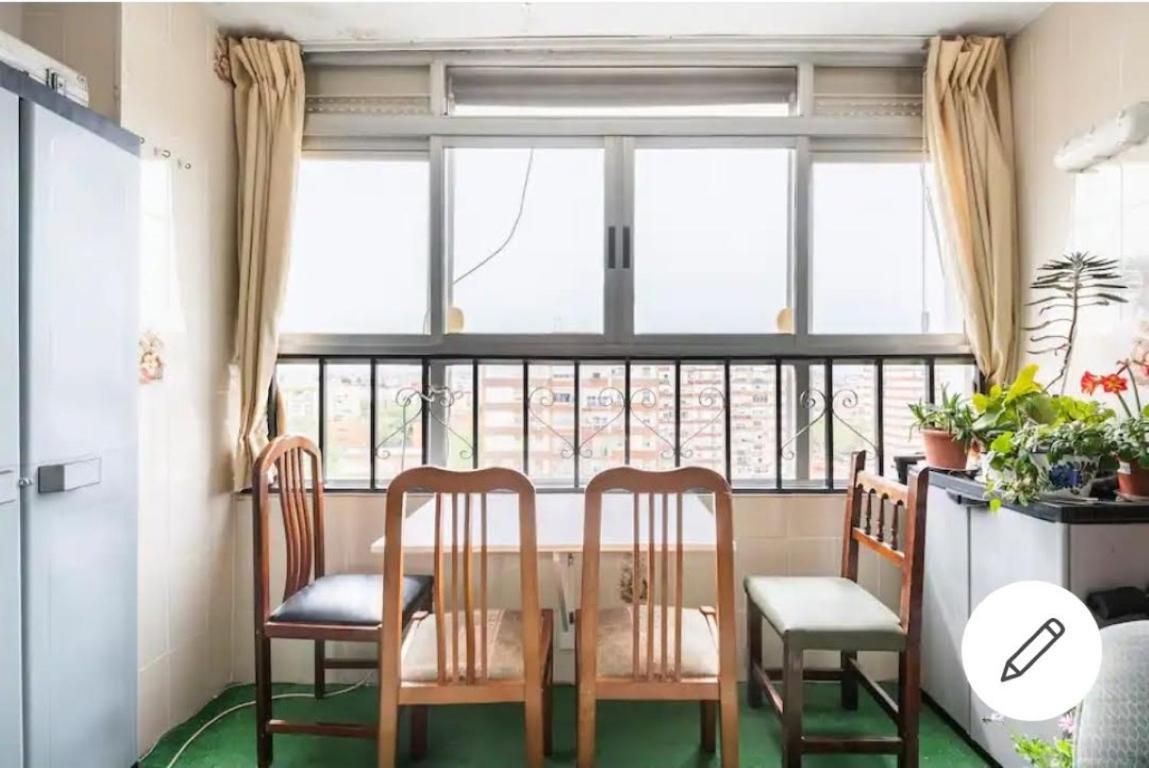Privadas Con Cama Doble En Habitación en casa particular Sevilla