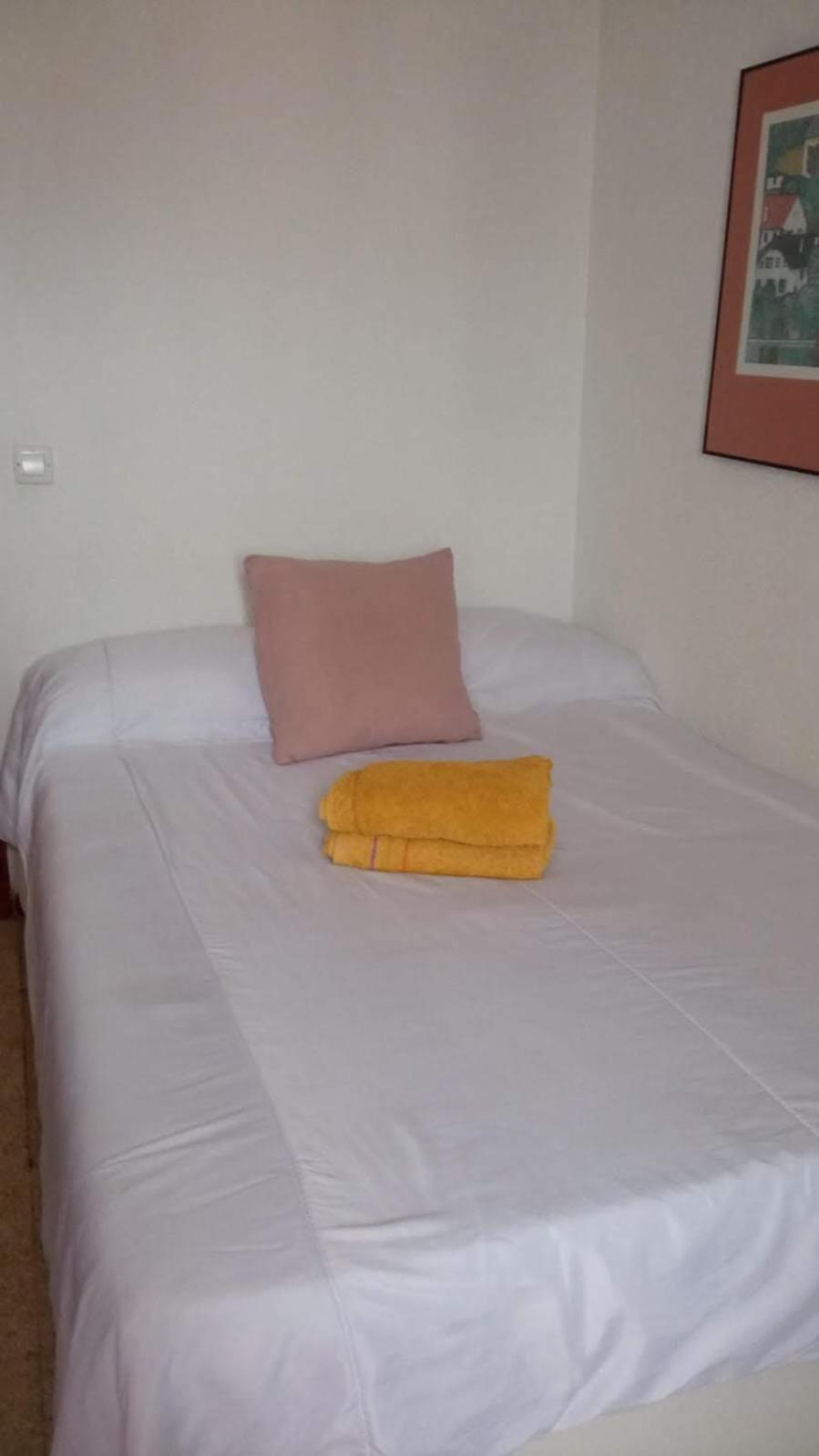 Privadas Con Cama Doble En Habitación en casa particular Sevilla