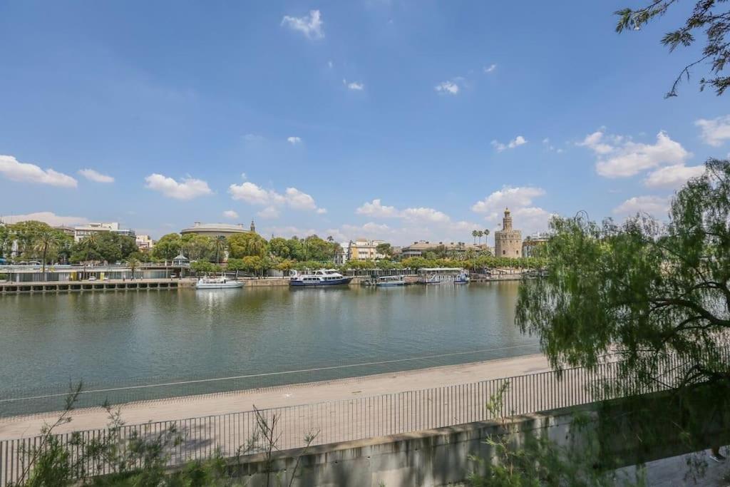 Riverwalk - Puente Triana Apartment