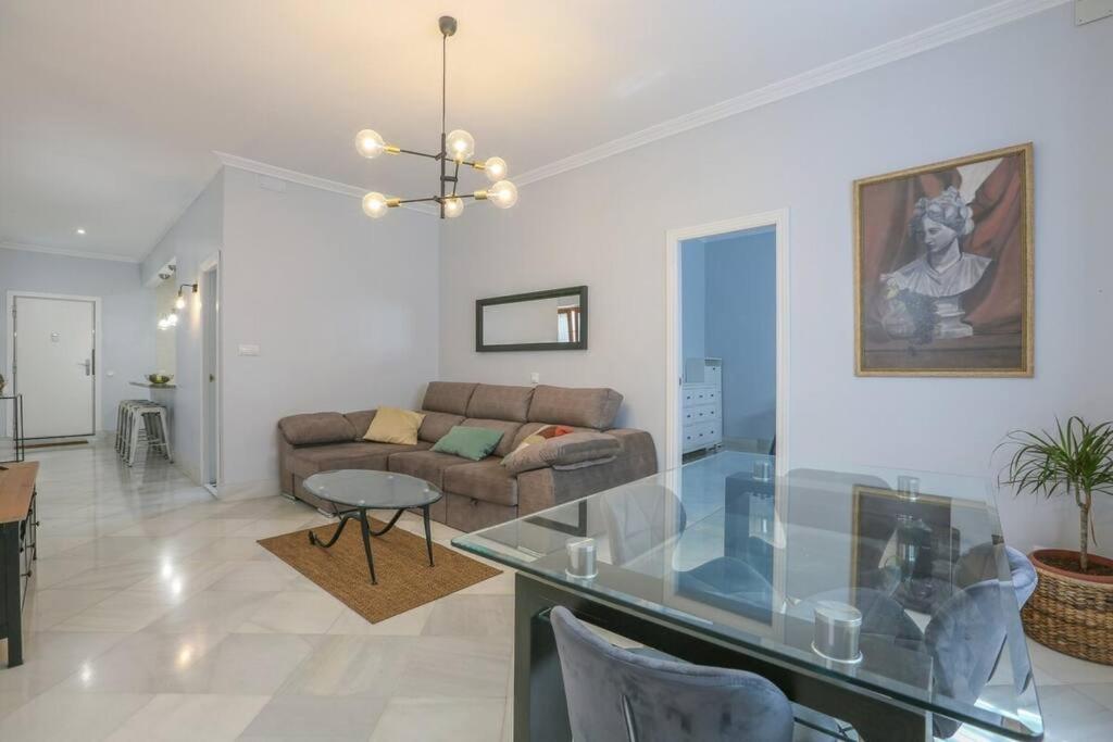 Riverwalk - Puente Triana Apartment