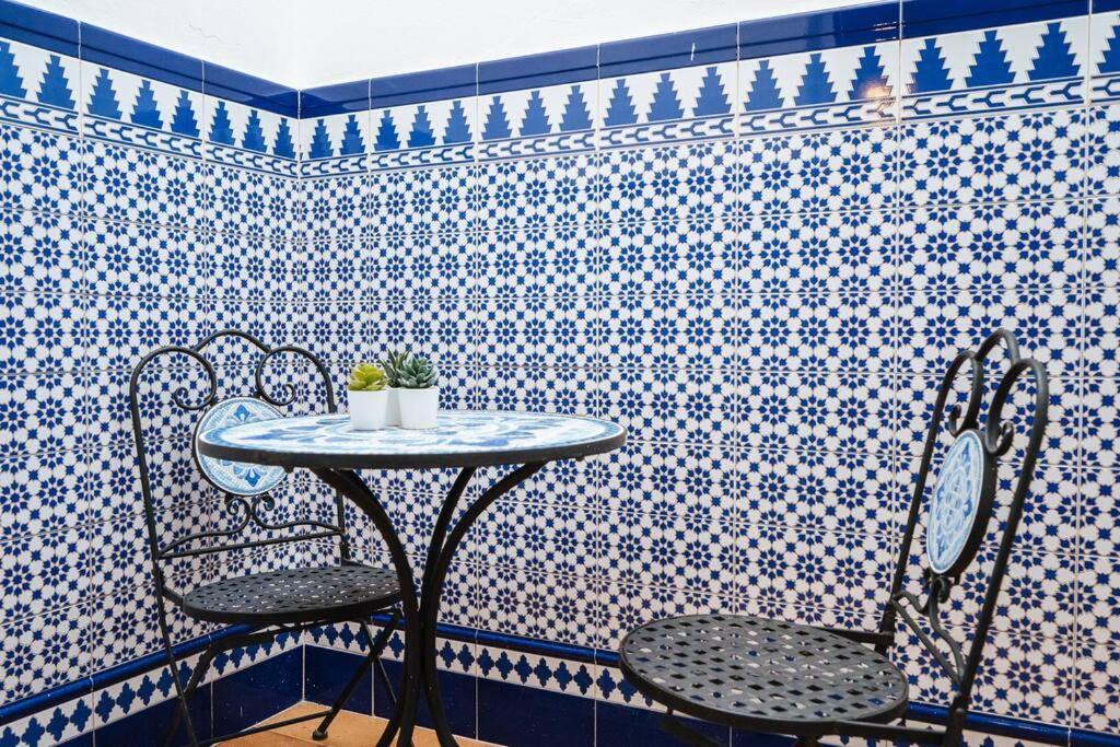 The Secret To A Great In * 1' Giralda Apartment