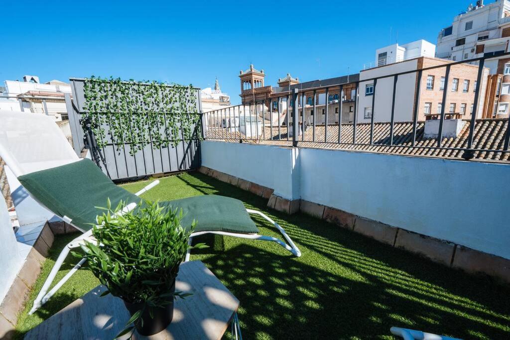 The Secret To A Great In * 1' Giralda Apartment *