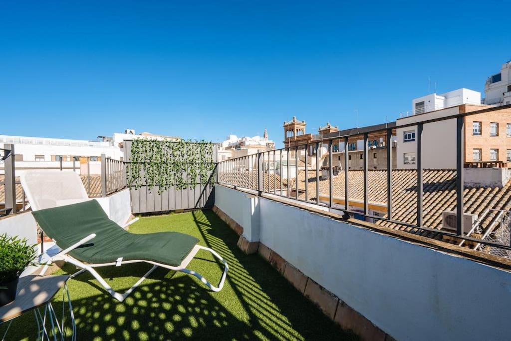 The Secret To A Great In * 1' Giralda Apartment *