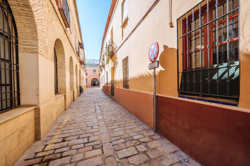 The Secret To A Great In * 1' Giralda Apartment