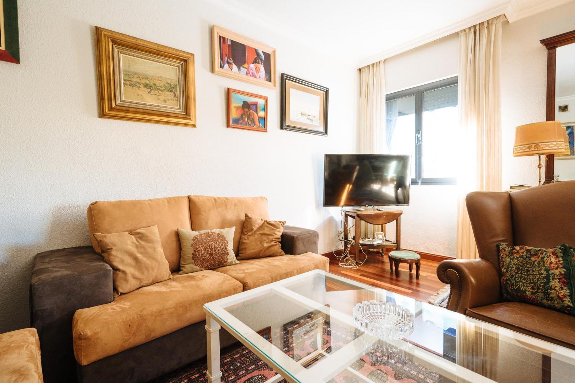 Acogedor Piso Con Parking Santa Justa