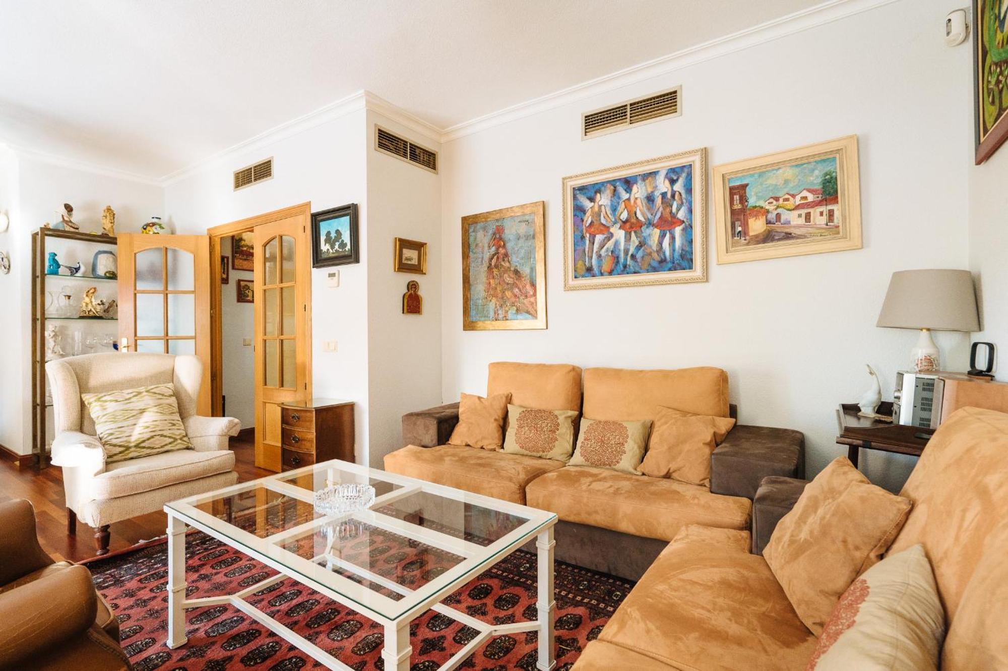 Acogedor Piso Con Parking Santa Justa