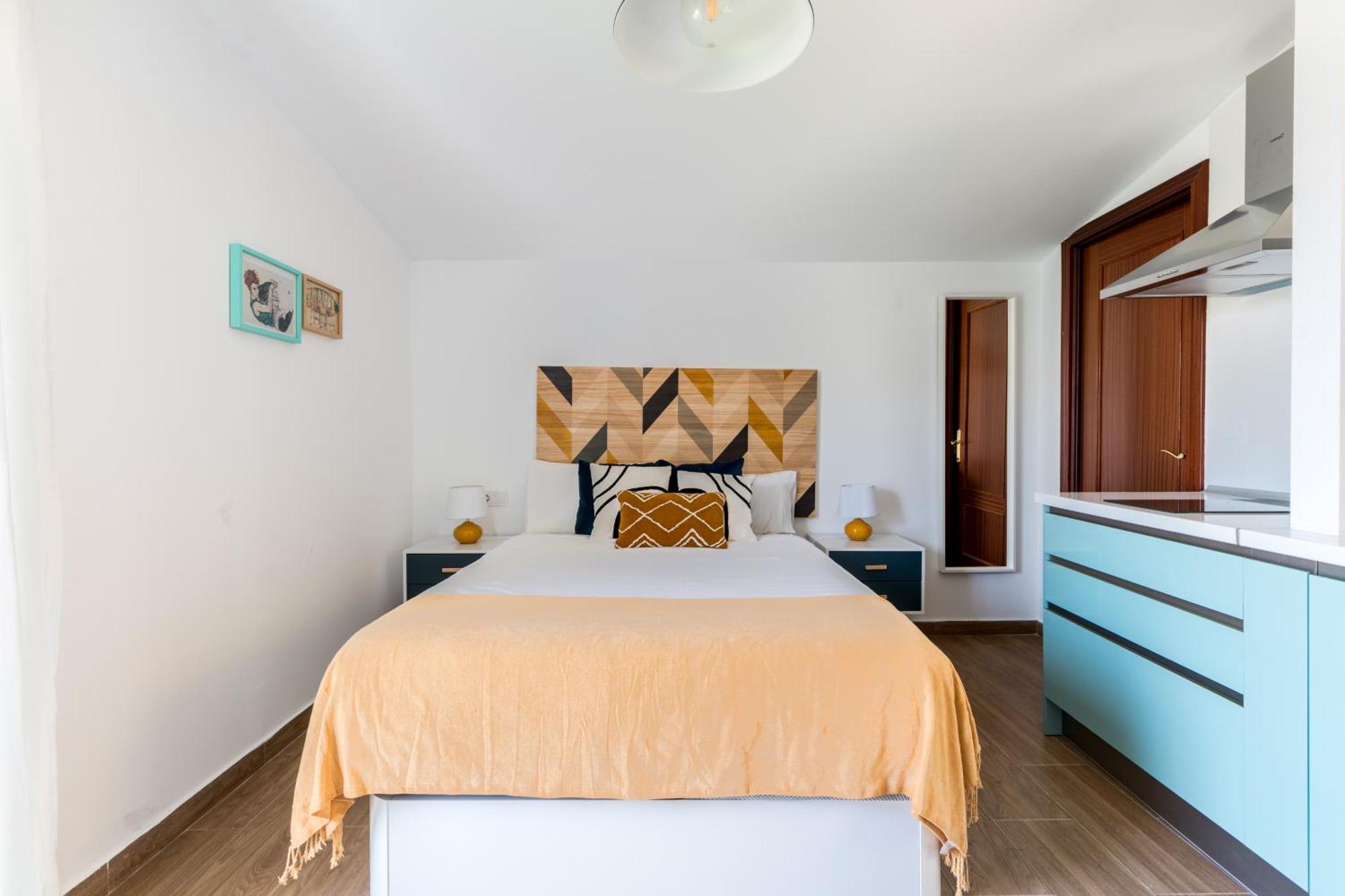 Apartment Sunny Study In Triana Seville