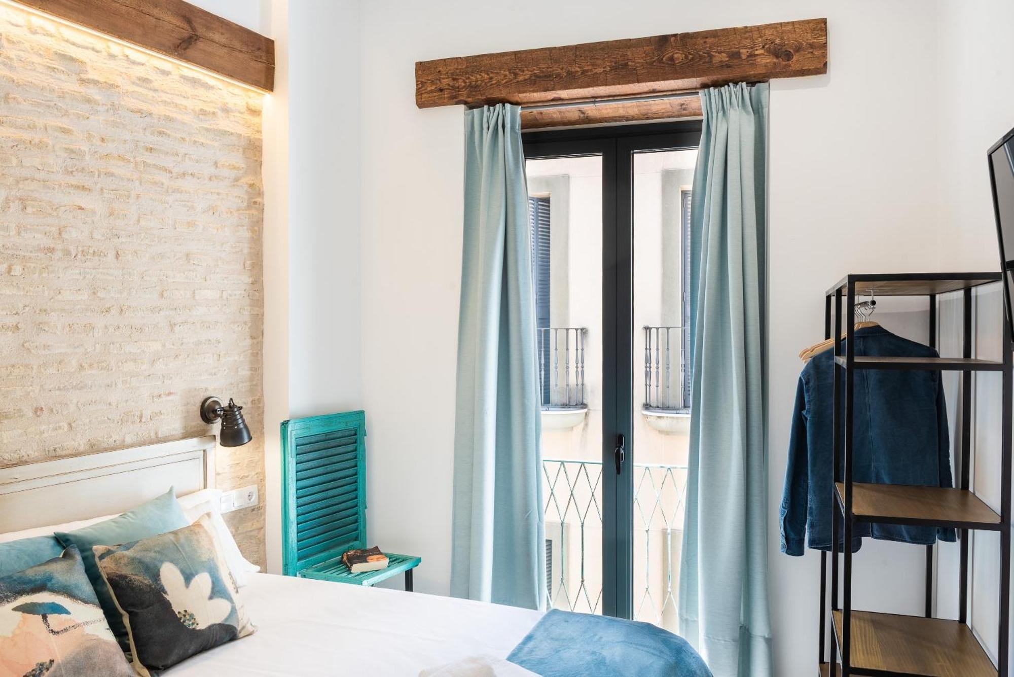 Acanthus Apartment *