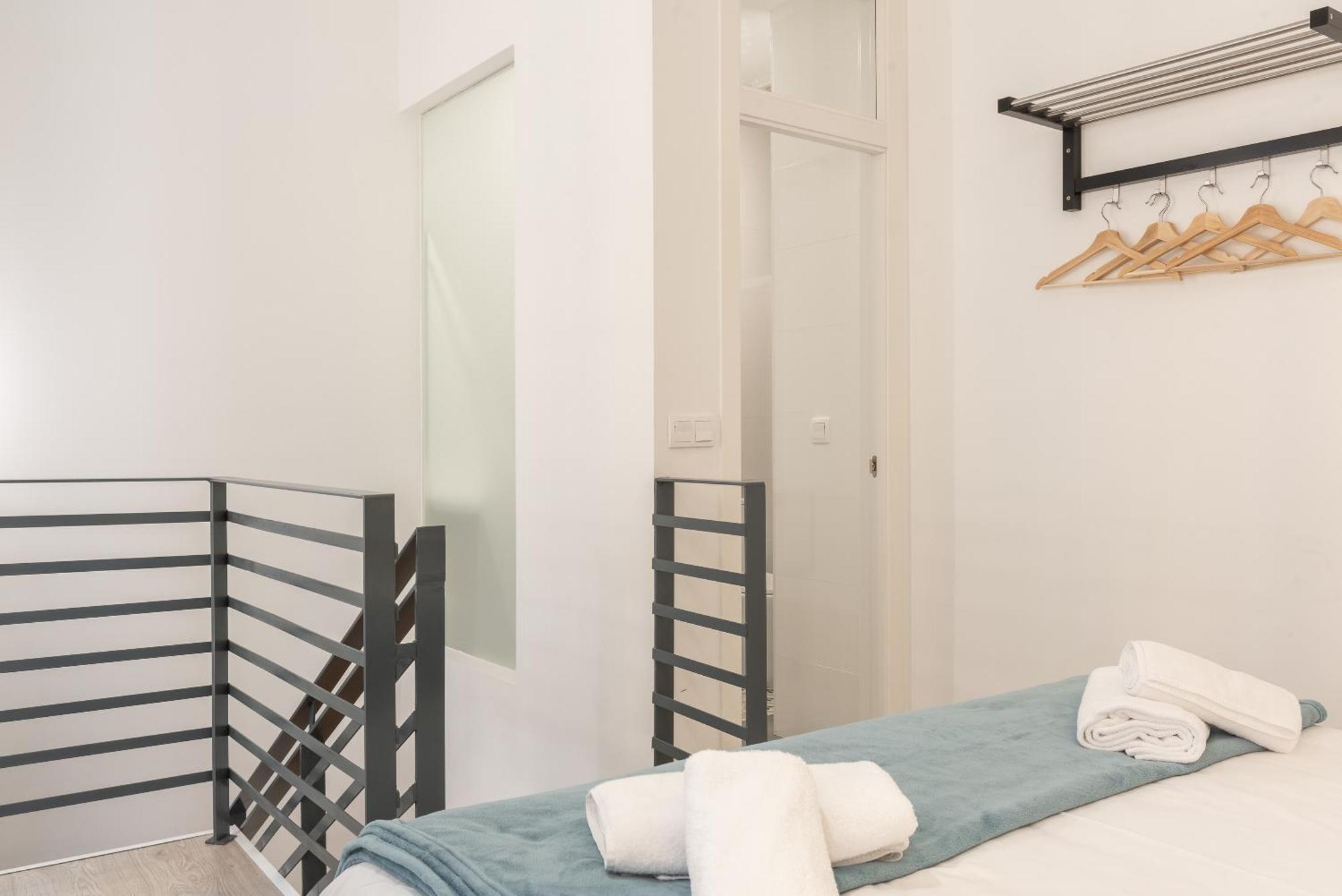 Acanthus Apartment *