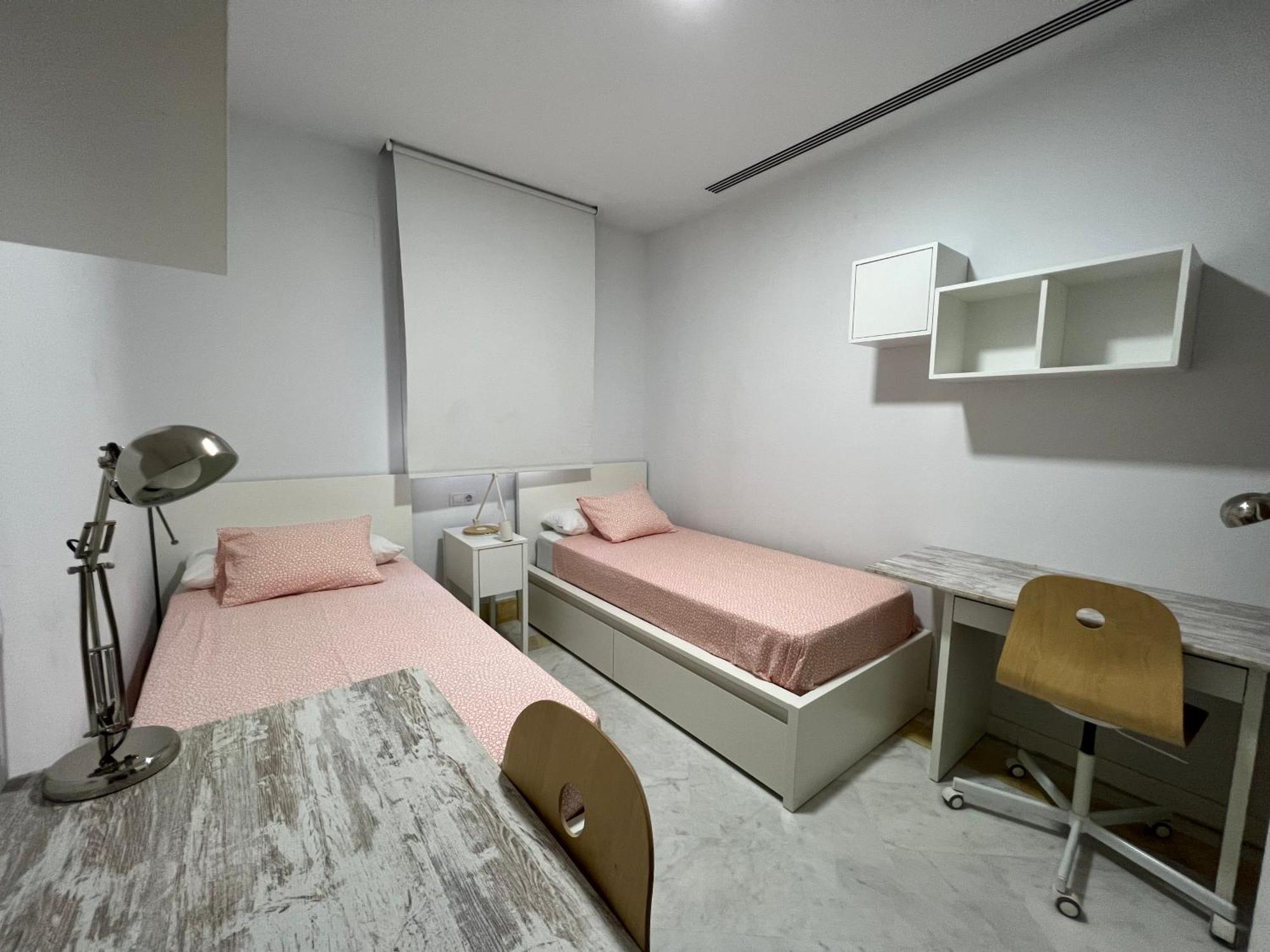 Colegio Mayor Careu - Women Only - Community Apartment Seville
