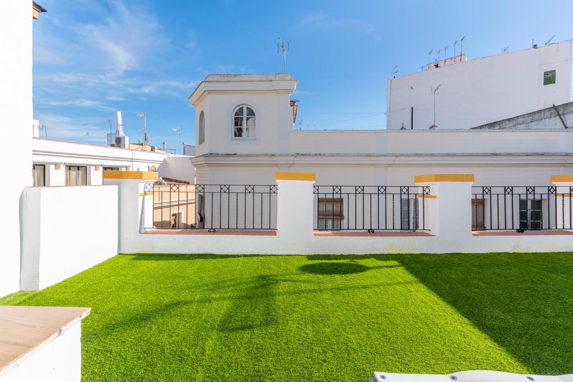 Santa Barbara Suites, Seville