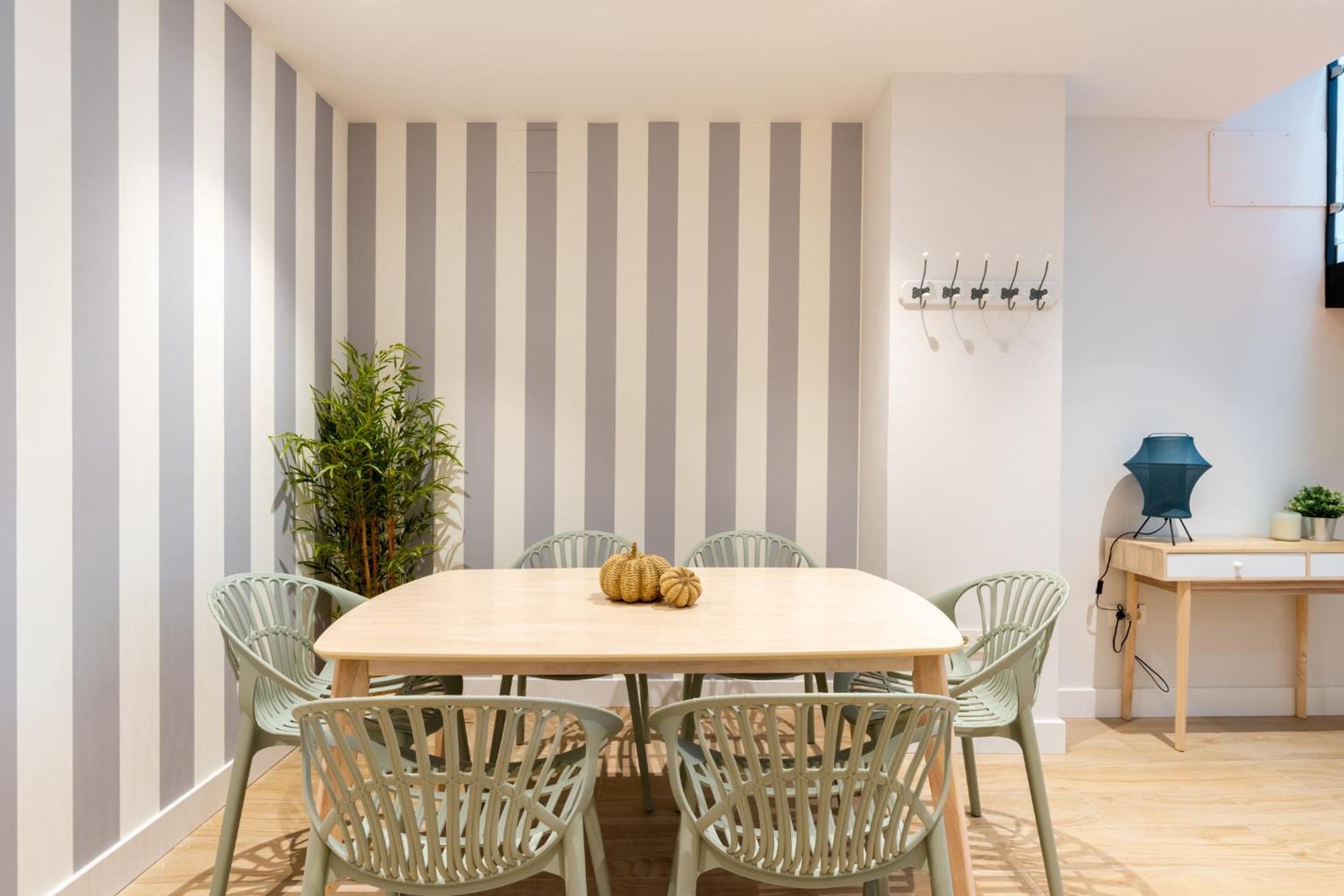 Santa Barbara Suites, Seville
