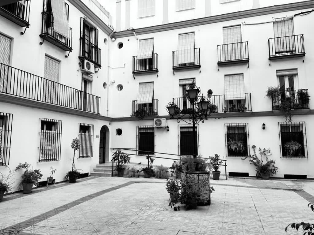 Apartment Budget And Cute With Balcony Center