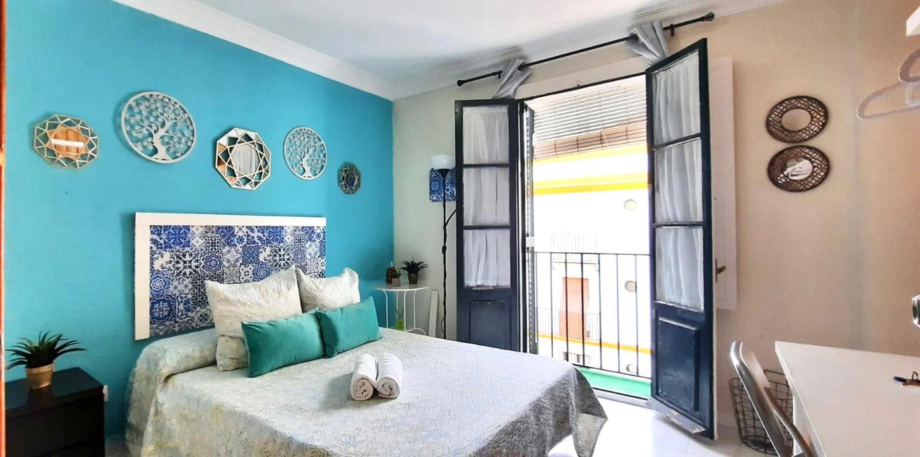 Budget And Cute With Balcony Center *